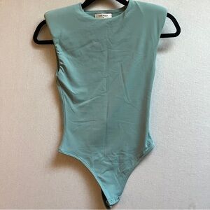 Babaton Aritzia Contour Shoulder Pad Bodysuit Sz XS